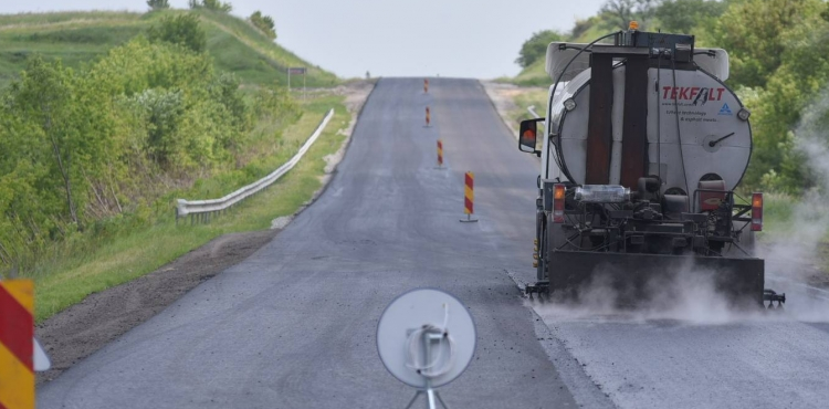 На Львівщині тривають ремонті роботи на дорогах