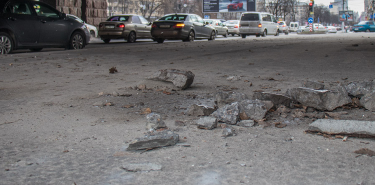 В Киеве рушится еще один мост