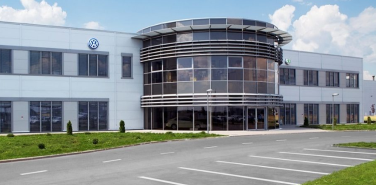 Volkswagen распродает часть своих заводов